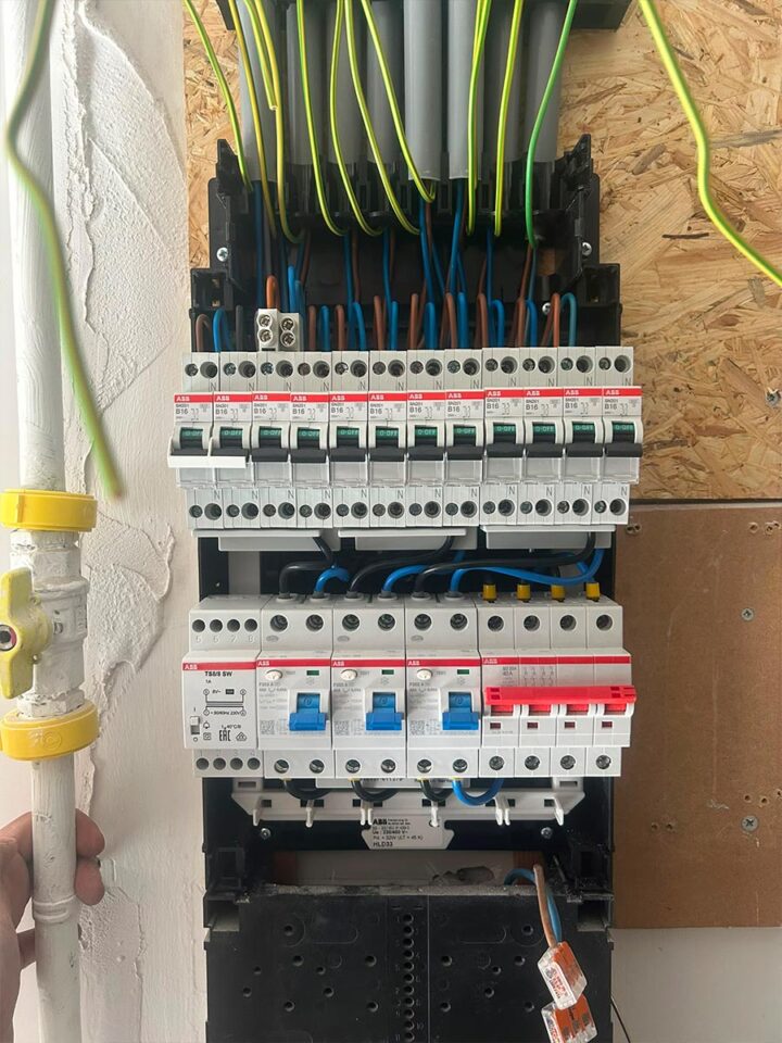 Zonnepanelen leveren minder op door netcongestie? Zo los je het thuis op 1 Meterkast 6